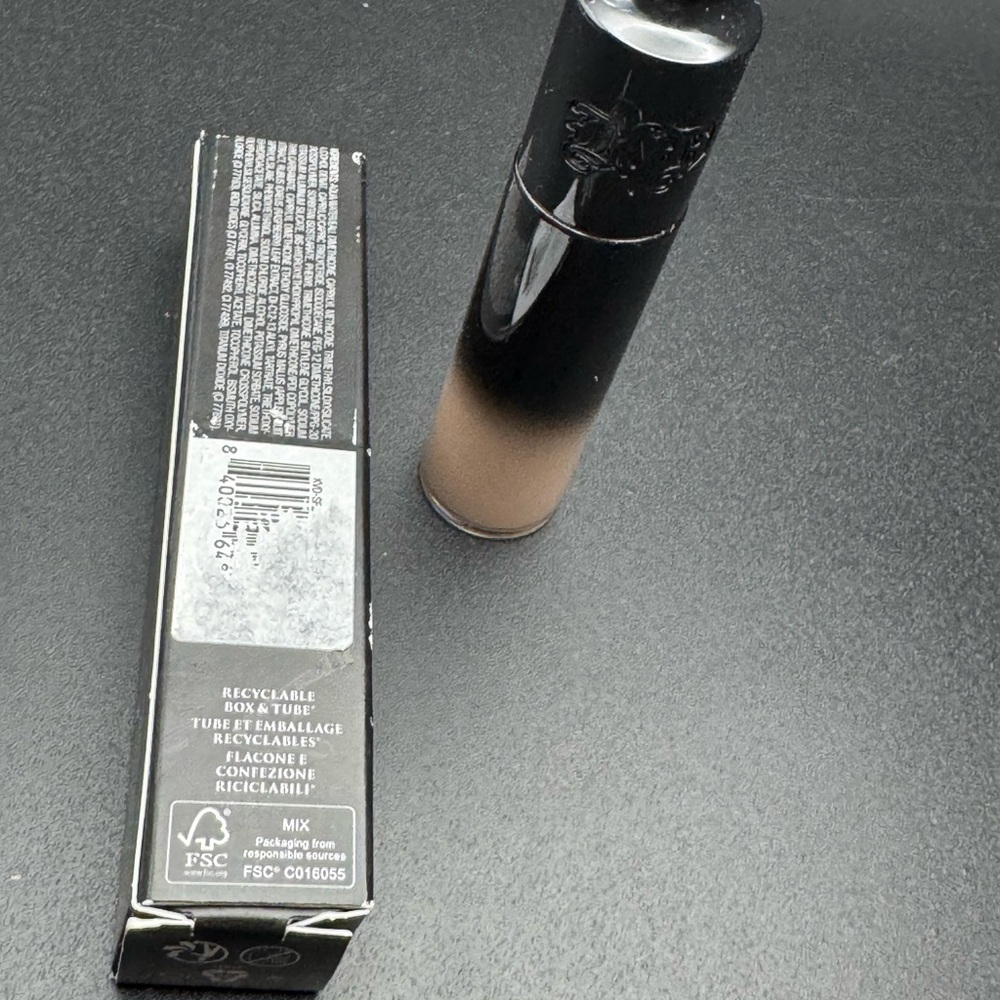 Kat Von D Full Coverage Lightweight Concealer - Light 107- New in box - Picture 4 of 6